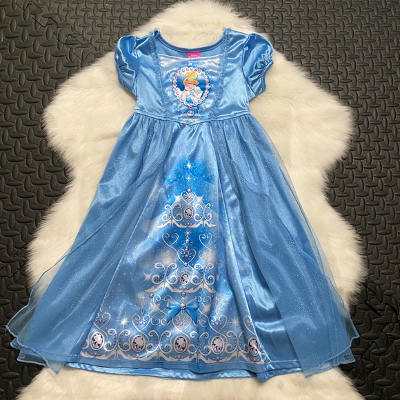 Cinderella dress - Picture 2 of 3